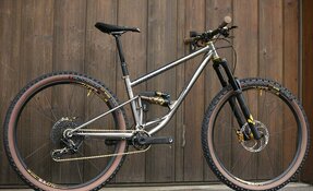 VTT ALL MOUNTAIN tout suspendu Titane et acier INOX fabriqué en France
