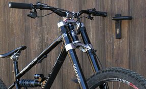 VTT de Descente / DH en acier et à boite de vitesse PINION, fabriqué en France