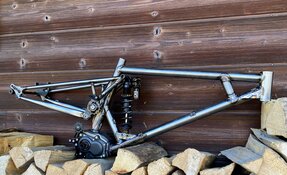 PROTOTYPE Cadre DH Descente High Pivot 200mm en acier - sur mesure fabriqué (…)