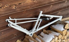Cadre VTT suspendu sur mesure en acier fabriqué en France