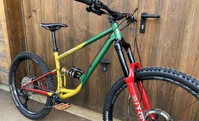 VTT EGERIE enduro tout suspendu sur mesure en acier fabriqué en France