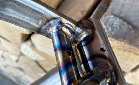 Cadre VTT en acier made in france - tube de selle cintré - pattes coulissantes
