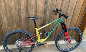VTT EGERIE enduro tout suspendu sur mesure en acier fabriqué en France