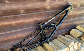 Cadre VTT DH Descente à boite de vitesse en acier fabriqué en France