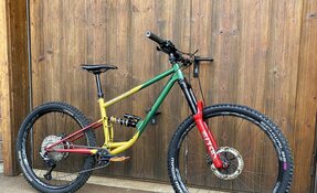 VTT EGERIE enduro tout suspendu sur mesure en acier fabriqué en France