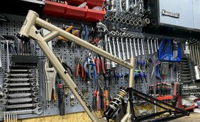 Cadre VTT Super Enduro en acier sur mesure fabriqué main en France