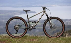 VTT ALLMOUNTAIN ENDURO tout suspendu Titane et acier fabriqué en France
