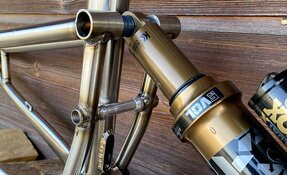 Cadre EGERIE tout suspendu Titane et acier INOX fabriqué en France