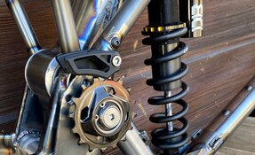 Cadre DH Descente High Pivot 200mm en acier - sur mesure fabriqué en France