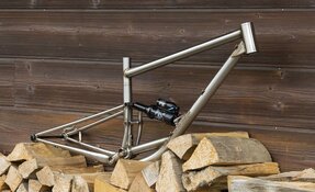 Cadre VTT Enduro en acier inoxydable Reynolds 921 fabriqué en France