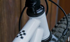 Vélo Gravel 32 pouces en acier sur mesure fabriqué en France