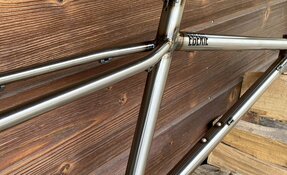 VTT semi rigide 27,5 pouces en acier sur mesure, fabriqué en France