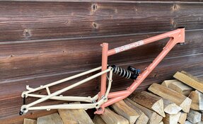 Cadre EGERIE enduro tout suspendu sur mesure en acier fabriqué en France