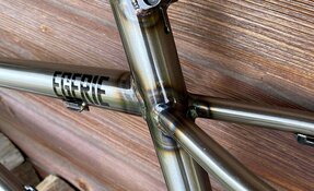 VTT semi rigide 27,5 pouces en acier sur mesure, fabriqué en France