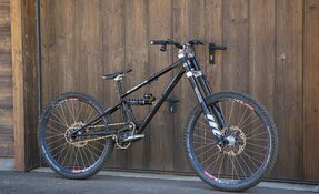 VTT de Descente / DH en acier et à boite de vitesse PINION, fabriqué en France