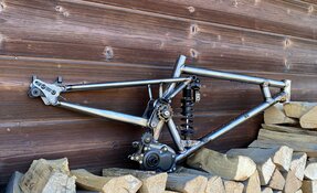 Cadre DH Descente High Pivot 200mm en acier - sur mesure fabriqué en France