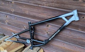 Cadre EGERIE VTT Descente sur mesure, fabriqué à la main en acier, en France.