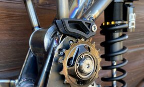 PROTOTYPE Cadre DH Descente High Pivot 200mm en acier - sur mesure fabriqué (…)
