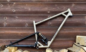 Cadre VTT Super Enduro en acier sur mesure fabriqué main en France