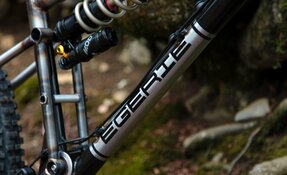 Cadre VTT Enduro 160mm en acier et sur mesure