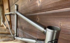 VTT semi rigide 27,5 pouces en acier sur mesure, fabriqué en France