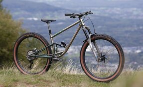 VTT ALLMOUNTAIN ENDURO tout suspendu Titane et acier fabriqué en France