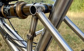VTT EGERIE tout suspendu Titane et acier INOX fabriqué en France