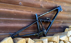 Cadre VTT DH Descente à boite de vitesse en acier fabriqué en France