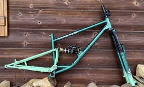 Cadre EGERIE enduro tout suspendu en acier fabriqué en France avec fourche (…)