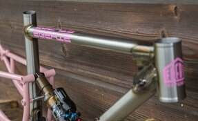 Cadre VTT EGERIE enduro tout suspendu sur mesure en acier fabriqué en France