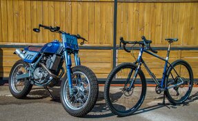 DR650 StreetTracker prépa EGERIE + Gravel Bike EGERIE sur mesure fabriqué en (…)