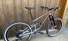 VTT EGERIE enduro tout suspendu en acier fabriqué en France