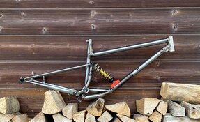 Cadre Enduro 160mm en acier sur mesure fabriqué en France