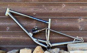 Cadre ALL MOUNTAIN tout suspendu Titane et acier INOX fabriqué en France