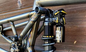 PROTOTYPE Cadre DH Descente High Pivot 200mm en acier - sur mesure fabriqué (…)