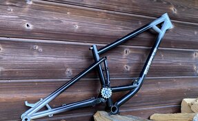 Cadre EGERIE VTT Descente sur mesure, fabriqué à la main en acier, en France.