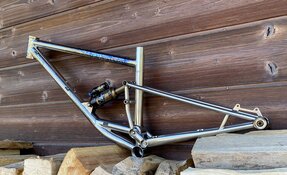 Cadre ALL MOUNTAIN tout suspendu Titane et acier INOX fabriqué en France