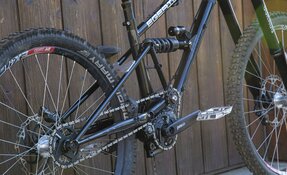 VTT de Descente / DH en acier et à boite de vitesse PINION, fabriqué en France