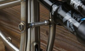 Cadre VTT Enduro en acier inoxydable Reynolds 921 fabriqué en France