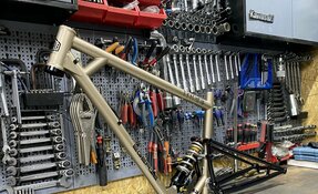 Cadre VTT Super Enduro en acier sur mesure fabriqué main en France