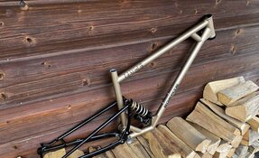 Cadre VTT Super Enduro en acier sur mesure fabriqué main en France