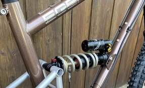 VTT EGERIE enduro tout suspendu en acier fabriqué en France