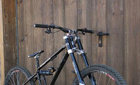 VTT de Descente / DH en acier et à boite de vitesse PINION, fabriqué en France