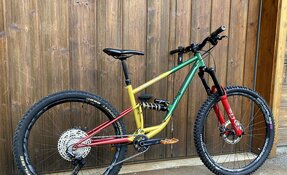 VTT EGERIE enduro tout suspendu sur mesure en acier fabriqué en France