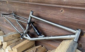 Prototype cadre VTT All Mountain - Trail - triangle avant Titane triangle (…)
