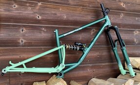 Cadre EGERIE enduro tout suspendu en acier fabriqué en France avec fourche (…)