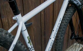 Vélo Gravel 32 pouces en acier sur mesure fabriqué en France