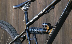 VTT de Descente / DH en acier et à boite de vitesse PINION, fabriqué en France
