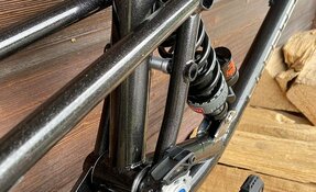 Cadre EGERIE VTT Descente sur mesure, fabriqué à la main en acier, en France.