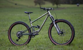 VTT ALLMOUNTAIN ENDURO tout suspendu Titane et acier fabriqué en France